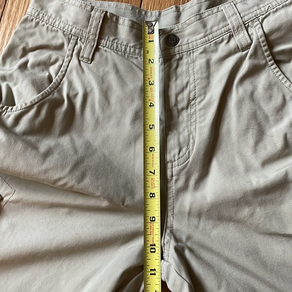 Hurley Tan Khaki Cargo 6 Pocket Shorts 26” high waist EUC sz 10/12 medium - Picture 7 of 7